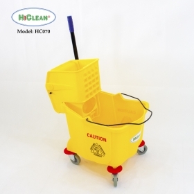 Xe ép nước lau sàn nhà xưởng HiClean HC 070